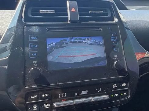 Used 2017 Toyota Prius Two image 7