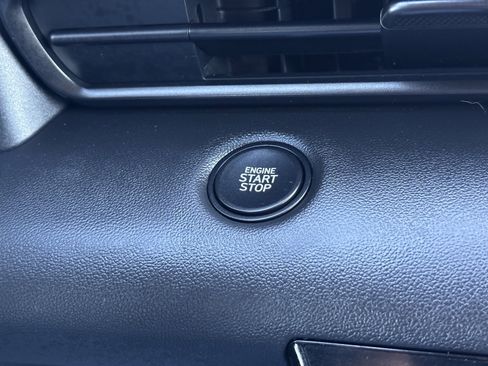 Certified 2025 Hyundai Elantra Sport image 23