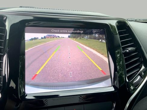 Used 2019 Jeep Cherokee Limited FWD image 25