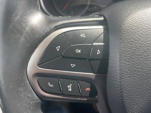 Used 2019 Jeep Cherokee Limited image 23