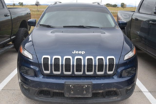 Used 2018 Jeep Cherokee Latitude Plus w/ Cold Weather Group AWD/4WD image 2