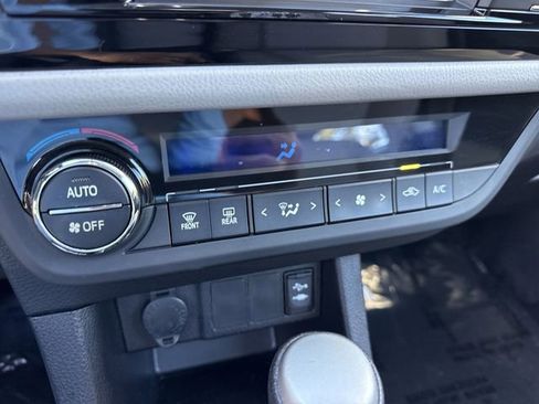 Used 2014 Toyota Corolla LE image 18