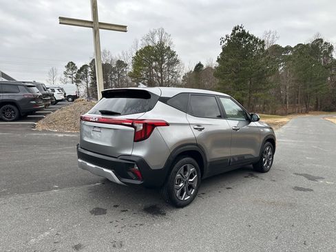 Certified 2024 Kia Seltos LX image 5