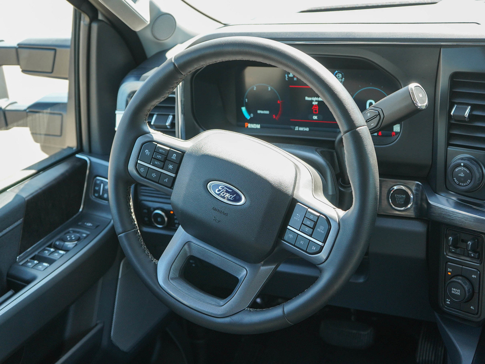 Used 2025 Ford F350 Lariat w/ Lariat Ultimate Package AWD/4WD image 14