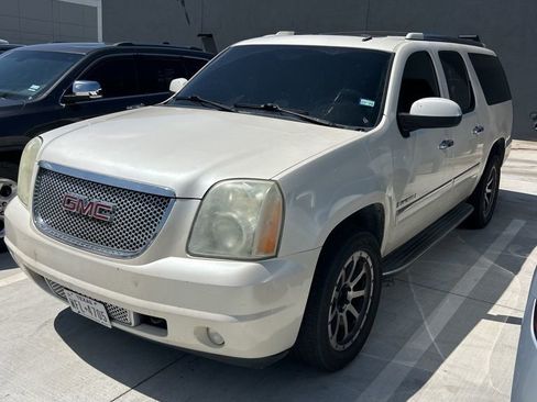 Used 2009 GMC Yukon XL Denali RWD image 1
