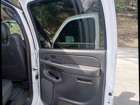 Used 2004 Chevrolet Silverado 2500 LT w/ Heavy-Duty Power Package image 13