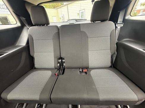 Used 2021 Chevrolet Traverse LS image 25