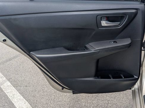 Used 2016 Toyota Camry SE FWD image 23