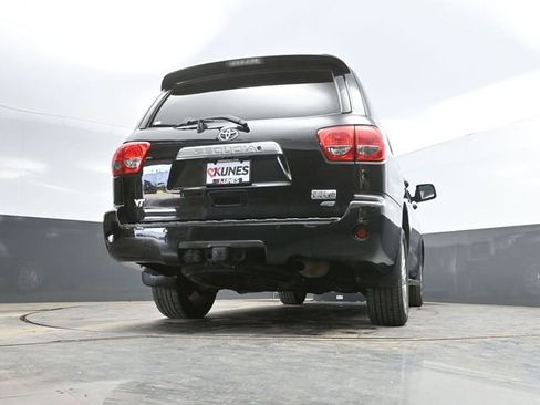 Used 2015 Toyota Sequoia Platinum w/ Four Season Floor Mat Package image 61