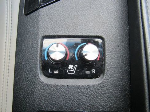 Used 2018 Toyota Avalon Limited image 48