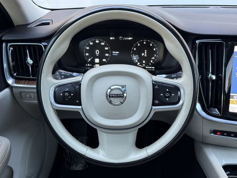 Used 2022 Volvo S60 B5 Momentum w/ Premium Package image 29