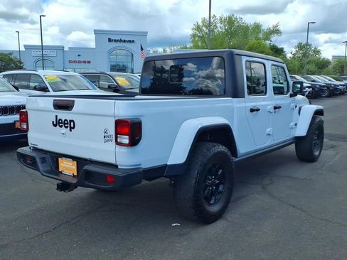 Certified 2022 Jeep Gladiator Sport AWD/4WD image 8