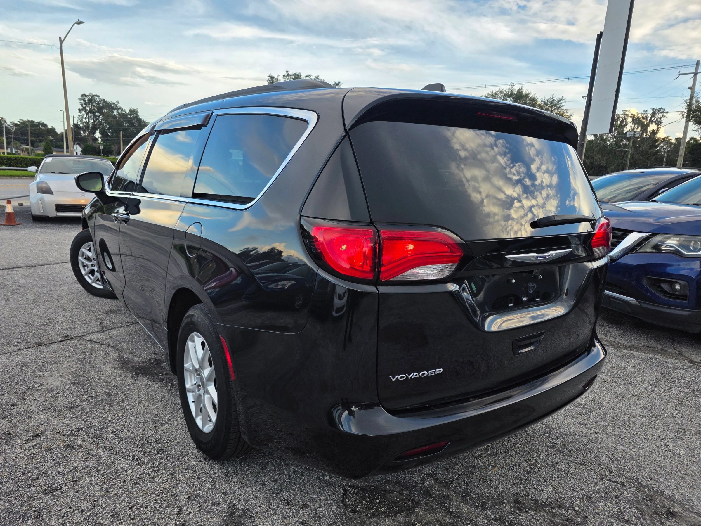 Used 2020 Chrysler Voyager Lxi FWD image 5