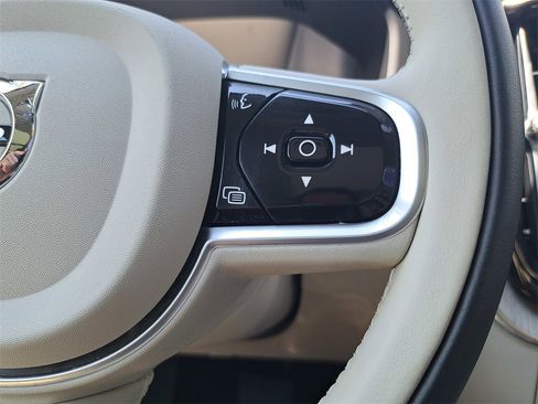 Used 2022 Volvo XC60 B6 Inscription w/ Advanced Package image 18