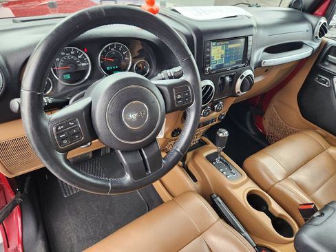 Used 2012 Jeep Wrangler Sahara w/ Dual Top Group AWD/4WD image 29