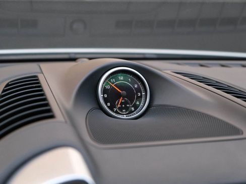 Used 2016 Porsche Cayenne image 38