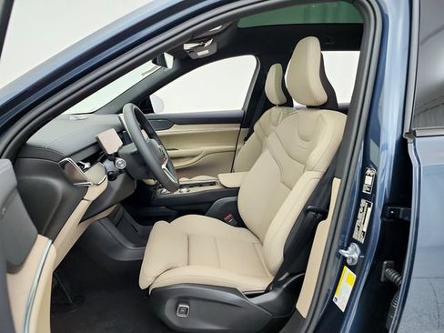 New 2026 Volvo XC90 T8 Plus w/ Protection Package Premier AWD/4WD image 17