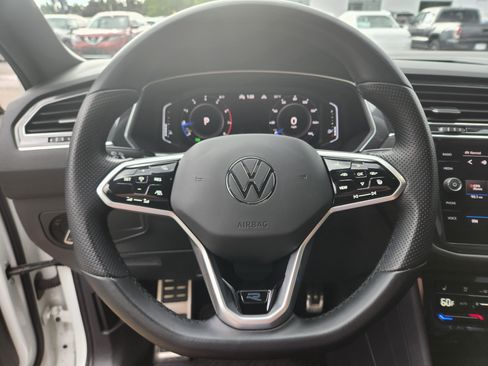 Used 2022 Volkswagen Tiguan SEL R-Line image 10