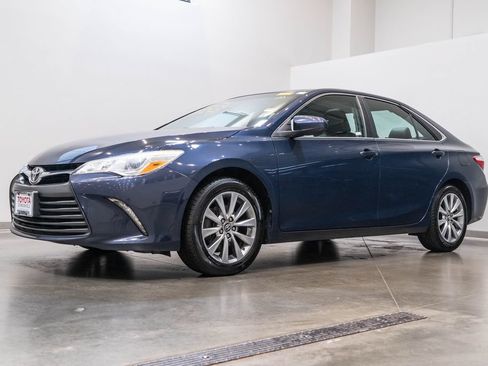 Used 2016 Toyota Camry XLE FWD image 3