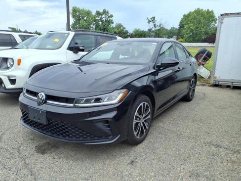 Used 2025 Volkswagen Jetta Sport FWD image 4