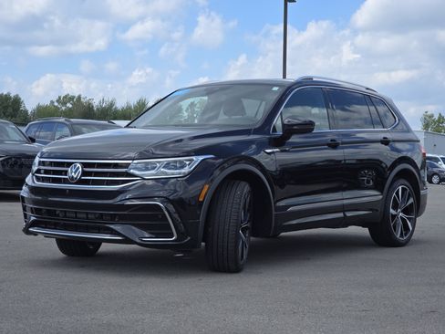 Certified 2024 Volkswagen Tiguan SEL R-Line AWD/4WD image 3