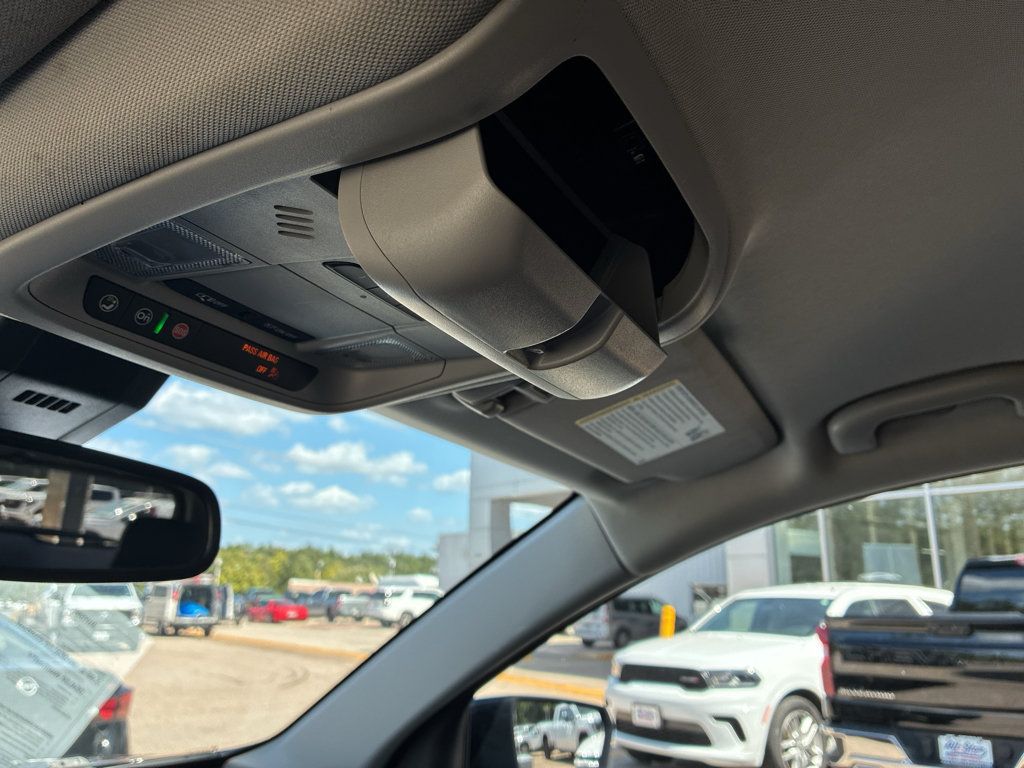 Used 2024 GMC Terrain SLT AWD/4WD image 34
