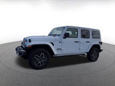 Used 2025 Jeep Wrangler Unlimited Sahara AWD/4WD image 8