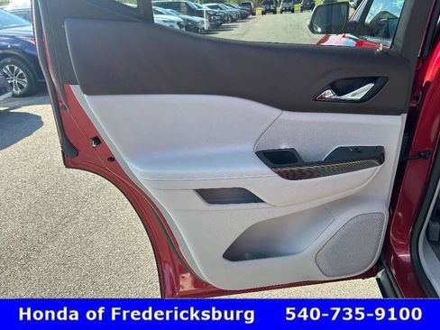 Used 2022 GMC Acadia SLT w/ Technology Package AWD/4WD image 12