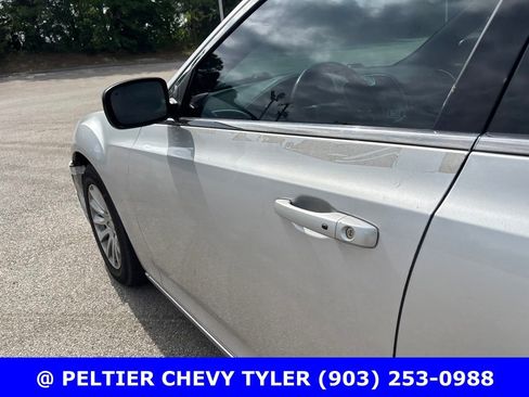 Used 2012 Chrysler 300 RWD image 8