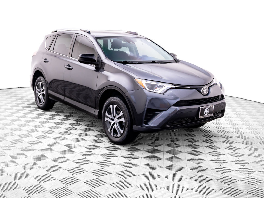 Used 2018 Toyota RAV4 LE FWD image 10