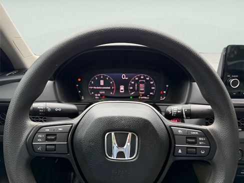 Used 2025 Honda Accord LX image 18