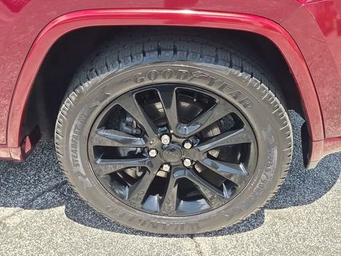 Used 2019 Jeep Grand Cherokee Altitude AWD/4WD image 29