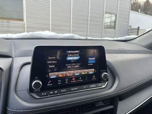 Used 2025 Nissan Rogue S image 25