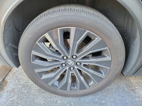 Used 2026 Toyota C-HR AWD/4WD image 4