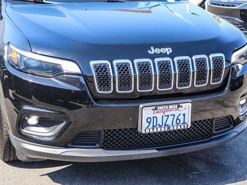 Used 2019 Jeep Cherokee Latitude w/ Popular Appearance Group FWD image 8
