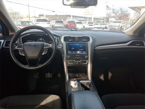 Used 2020 Ford Fusion SE image 12