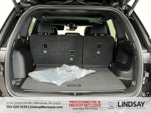 New 2025 Jeep Grand Cherokee Altitude AWD/4WD image 8
