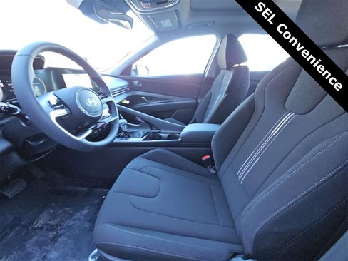 Used 2025 Hyundai Elantra SEL image 15