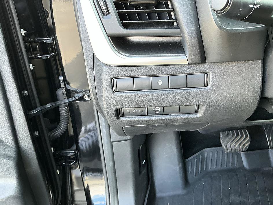 Certified 2023 Nissan Rogue SV FWD image 13
