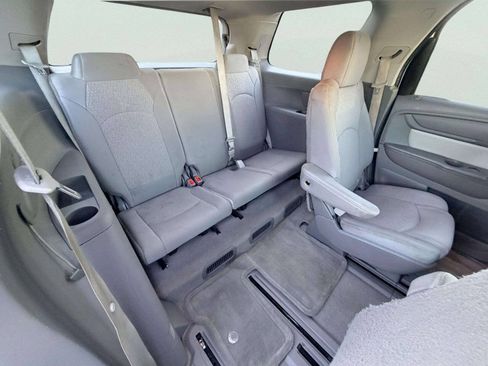Used 2015 GMC Acadia SLE FWD image 31