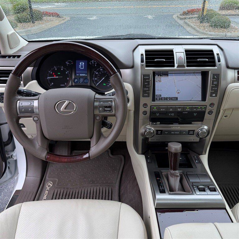 Used 2018 Lexus GX 460 Premium w/ Premium Package AWD/4WD image 13