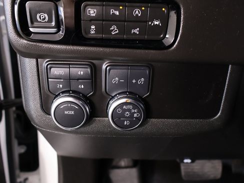 Used 2025 GMC Yukon XL AT4 w/ AT4 Premium Package image 8