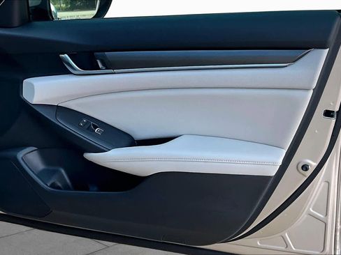 Used 2019 Honda Accord LX image 23