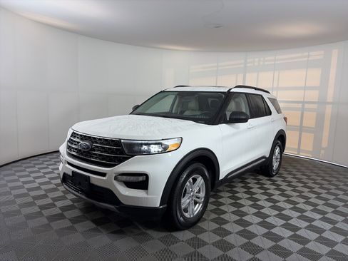 Used 2023 Ford Explorer XLT w/ Equipment Group 202A image 2