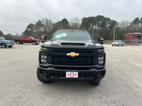 Used 2024 Chevrolet Silverado 2500 Custom w/ Custom Value Package image 13
