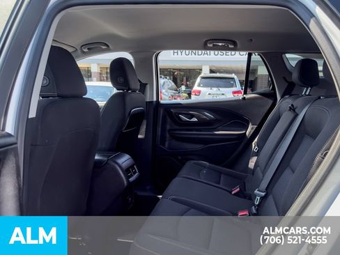 Used 2024 GMC Terrain SLE FWD image 11