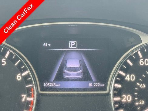 Used 2017 Nissan Pathfinder SV image 3