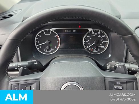 Used 2025 Nissan Rogue SV FWD image 22