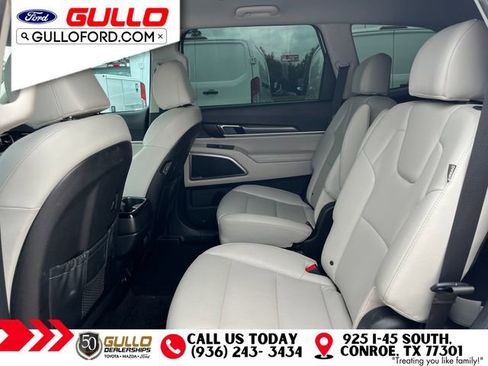 Used 2023 Kia Telluride S AWD/4WD image 14
