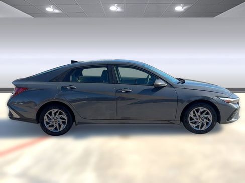 Used 2024 Hyundai Elantra SEL image 8